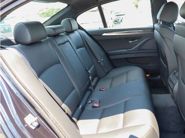 自動車保険のご案内も可能です。購入店でご加入いただきますと、万一の事故や故障の際にも安心です。