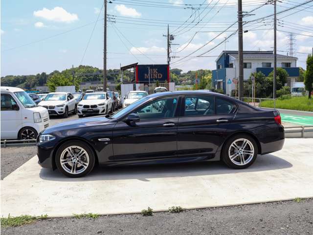 厳選されたBMW中古車が80台から100台ほど展示されております。営業時間は10：00から19：00で年中無休（年末年始を除く）で営業しております。