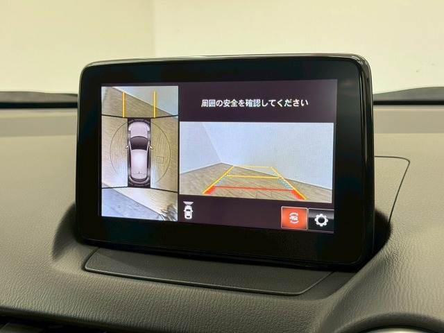 【パノラミックビューモニター】専用のカメラにより、上から見下ろしたような視点で360度クルマの周囲を確認することができます☆死角部分も確認しやすく、狭い場所での切り返しや駐車もスムーズに行えます。