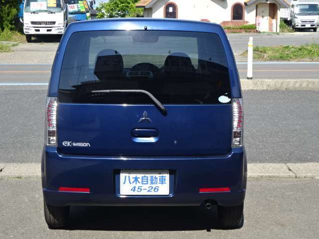 自社在庫200台以上！軽・コンパクト・ミニバン・ハイブリッドカー・セダン・商用車・トラックなど多種多様な車が勢揃いの見応えのある店です