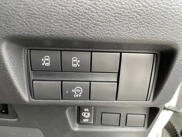 両側オートスライドドア装備！運転席やドアのスイッチ、リモコンキーでも開閉操作できるので便利ですよ！