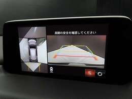 上空から俯瞰した映像で周囲の状況を確認出来る360°ビューモニターです。これなら狭い駐車場でも安心ですね。また、隠れたお子様やいつの間にか置かれたカートも確認出来ますね。