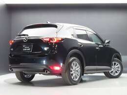 弊社下取りワンオーナーのCX-5が入荷しました。令和元年式ですが、走行距離2万Kmと少なく8月迄車検もございます。キレイに乗られていますので、ぜひご検討ください。