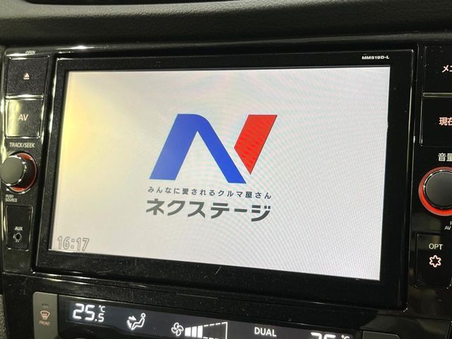 【純正ナビ】人気の純正ナビを装備しております。ナビの使いやすさはもちろん、オーディオ機能も充実！キャンプや旅行はもちろん、通勤や買い物など普段のドライブも楽しくなるはず♪