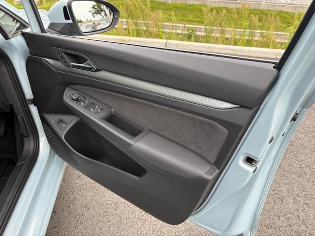 フレームの剛性感はドイツ車ならではの高速走行にも耐えうるしっかりとした造りになっています。