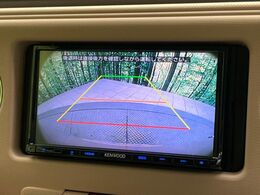 【バックカメラ】駐車時に後方がリアルタイム映像で確認できます。大型商業施設や立体駐車場での駐車時や、夜間のバック時に大活躍！運転スキルに関わらず、今や必須となった装備のひとつです！