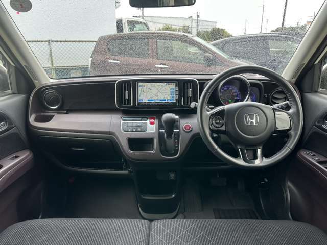 ゆったり快適な室内空間☆スタッフが日々綺麗と価格以上のクオリティーを目指してクリーニングを行っております！御納車の前に再度クリーニングしますので一度現車確認をし、気になる箇所等あればご相談下さい！