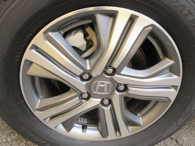 HDDナビ。地図の記憶媒体にハードディスクドライブを用いた新世代のカーナビ。従来の光学式ディスク（CD-ROM、DVD-ROM）を用いたものに比べ高速・大容量で、より高精細・多機能なナビゲーションを実現。