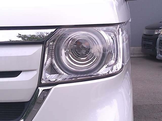 JCLは『車を売る』プロではなく、『車を安く仕入れるプロ』と自負しています。お客様に価値を提供することを目指しています。車を安く仕入れることで、品質の高い車を手頃な価格で提供。当社の使命であり誇りです。