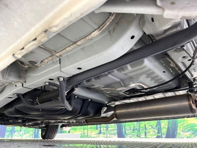 お車を安心してお乗りいただく為には、足回りの定期点検が欠かせません。サービスサポート（有償保証）では無料点検もご提供しており、安心のカーライフをお過ごしいただけるサポート体制が整っています。