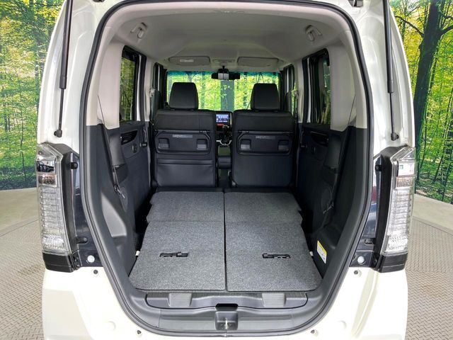 普段のお買い物や通勤、送迎等に十分な荷室スペースを確保しております。セカンドシートを倒すと、大きな荷物の積載も可能です♪