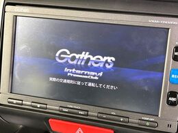 【純正ナビ】人気の純正ナビを装備しております。ナビの使いやすさはもちろん、オーディオ機能も充実！キャンプや旅行はもちろん、通勤や買い物など普段のドライブも楽しくなるはず♪