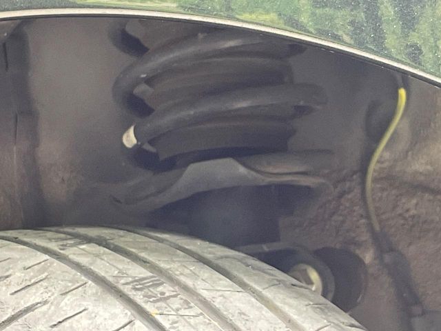 お車を安心してお乗りいただく為には、足回りの定期点検が欠かせません。サービスサポート（有償保証）では無料点検もご提供しており、安心のカーライフをお過ごしいただけるサポート体制が整っています。