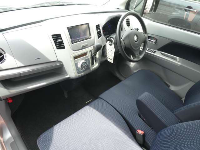運転席にはアームレスト