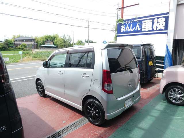社外アルミで決まってます。