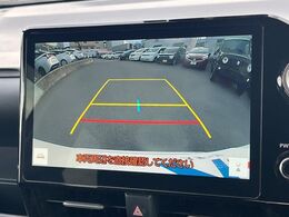 【バックカメラ】駐車時に後方がリアルタイム映像で確認できます。大型商業施設や立体駐車場での駐車時や、夜間のバック時に大活躍！運転スキルに関わらず、今や必須となった装備のひとつです！