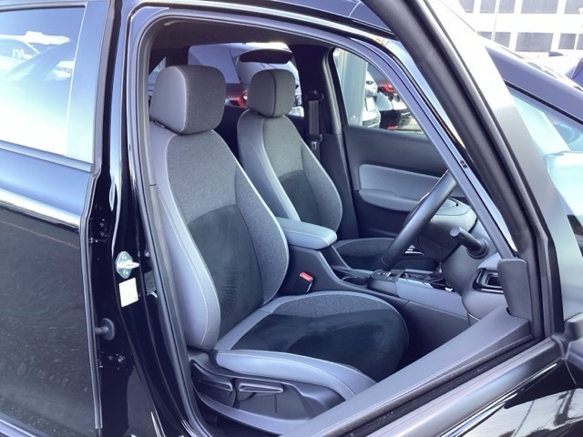 ホールド性能に優れたフロントシートです。