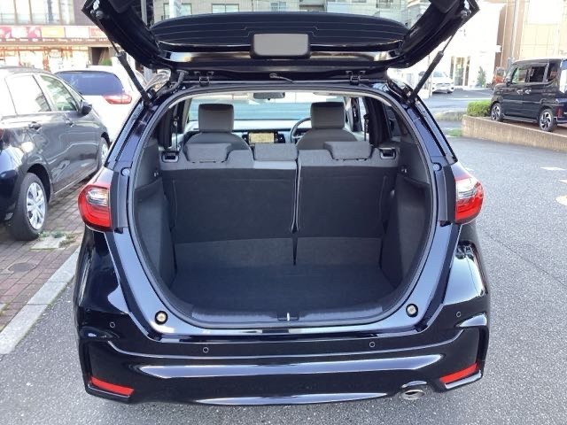 ラゲッジスペースは十分な広さを確保しております！