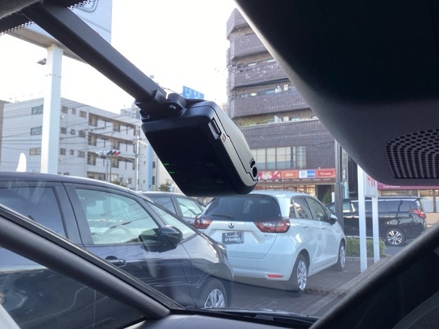 万が一の事故にあった場合でも、ドライブレコーダーがその瞬間の映像を記録しています！事故だけでなく、楽しいお出かけの風景なども録画してくれています。