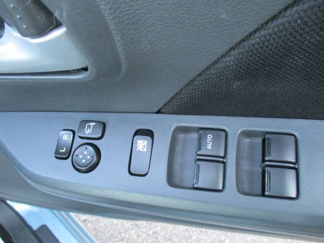 4WDを中心に大きな展示場に幅広い車種を展示しております。ゆっくりと色々な車種をご覧になりお客様の1台をお選びください。敷地内での試乗も出来ますのでお気軽にお声かけ下さい。