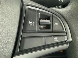 【アダプティブクルーズコントロール】高速道路での長距離走行が楽に！！自動で速度を保つクルーズコントロールが、衝突軽減システムと連携し、前方の車両を感知して車間を保つように速度調節してくれます！！