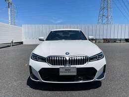 ご納車前には、BMWを熟知したメカニックによる100項目の点検・整備を行います。不具合箇所、交換時期に達している部品に関しましては、全て当社負担で交換してからのご納車となります。