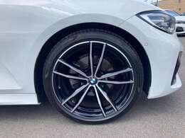 ブラックレザーシート　純正ナビ　全周囲モニター　シートヒーター　メモリー機能付きパワーシート　コンフォートアクセス　ETC　Mスポーツサスペンション　Mエアロダイナミックパッケージ　パーキングアシスト