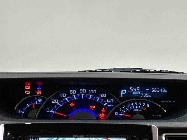 平均燃費等の情報を表示するマルチインフォメーションディスプレイ＆燃費のいい運転を照明の色で教えてくれるエコドライブアシスト照明の付いた自発光式大型1眼センターメーター