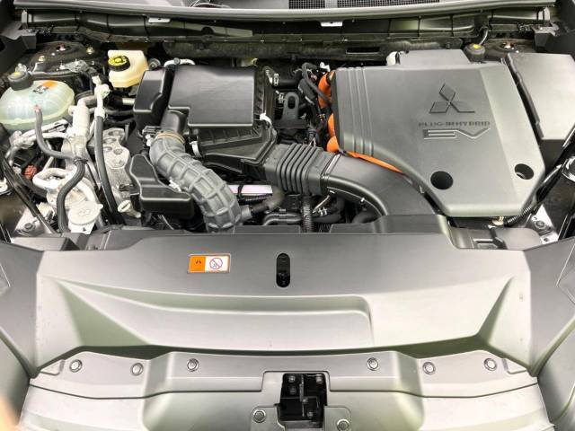 親切・丁寧な専門メカニックスタッフが応対！・車検・点検整備・事故等の修理などアフターサービスも安心。お車のカスタマイズもネクステージのサービススタッフまでご相談ください！