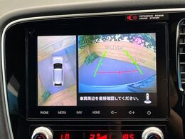 【マルチアラウンドモニター】専用のカメラにより、上から見下ろしたような視点で360度クルマの周囲を確認することができます☆死角部分も確認しやすく、狭い場所での切り返しや駐車もスムーズに行えます。