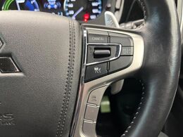 【レーダークルーズコントロール】高速道路での長距離走行が楽に！！自動で速度を保つクルーズコントロールが、衝突軽減システムと連携し、前方の車両を感知して車間を保つように速度調節してくれます！！