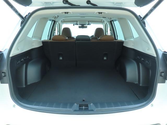 ■ラゲッジスペースです。日常的な荷物を積む際には十分なスペースです。ベビーカーもきっちり搭載できるので、家族でお出かけやピクニックを楽しんで下さい。