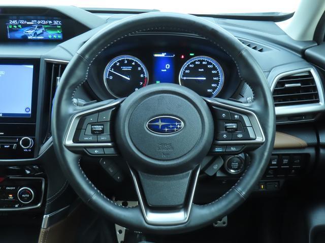 ■必要な情報を整理して見やすく表示するディスプレイ類と、直感的に操作できるスイッチ類。注意力を削がれることなく運転に集中できるように設計されております。