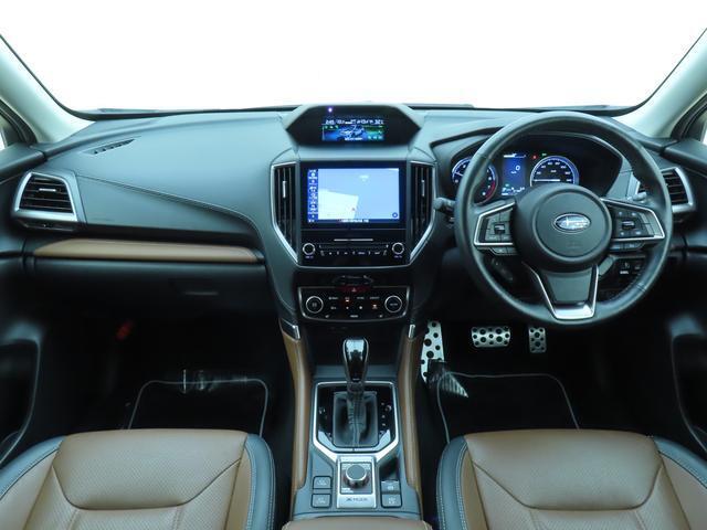 ■視界良好で運転しやすいコックピットです。シンプルで操作性の良いインパネ回りにデザインされ、SUBARUは安全性能に徹底的にまでこだわった視界設計を行っています。