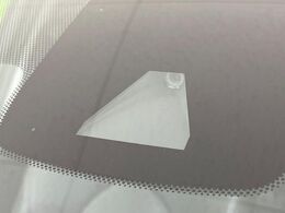 【トヨタセーフティセンス】走行中に前方の車両等を認識し、衝突しそうな時は警報とブレーキで衝突回避と被害軽減をアシスト。より安全にドライブをお楽しみいただけます。