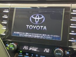 【純正ナビ】人気の純正ナビを装備。オーディオ機能も充実しており、Bluetooth接続すればお持ちのスマホやMP3プレイヤーの音楽を再生可能！毎日の運転がさらに楽しくなります！！