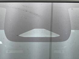 【トヨタセーフティセンス】走行中に前方の車両等を認識し、衝突しそうな時は警報とブレーキで衝突回避と被害軽減をアシスト。より安全にドライブをお楽しみいただけます。
