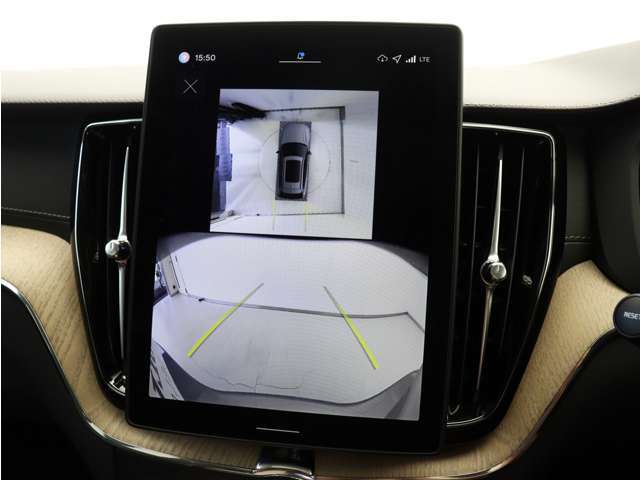 リアカメラによる後方の確認だけでなく、真上から見下ろすバードアイ映像を映し出す360度ビューカメラで、自車周辺の詳細な状況を確認できます。見通しが悪く狭い場所で車を取り回す際には心強い味方となります。
