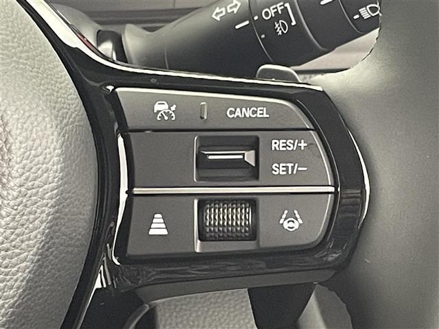 【アダプティブクルーズコントロール（ACC）】適切な車間距離を保ちながら先行車に追従走行できます！機能には限界があるためご注意ください。