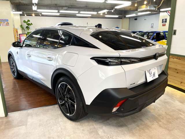 Cセグメントのクロスオーバーと紹介される「408」