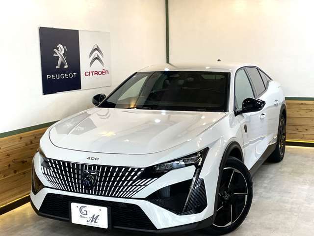 お洒落で可愛くも乗れるフランス車は女性にとってファッションの一部として取り入れられる方もいらっしゃいます☆