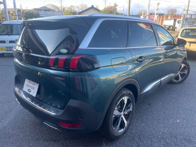 陸運局認証の自社工場にて法定整備を実施致します。車検取得に必要な重量税や自賠責保険もお支払い総額に含まれております。