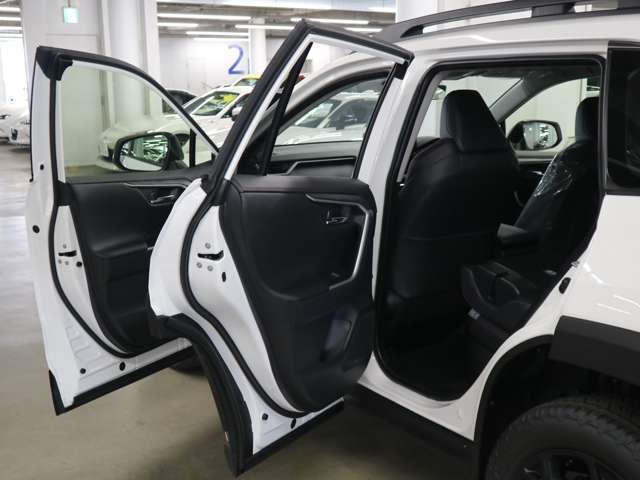 ご納車前のボディガラスコーティングも専門の業者が常駐しておりクオリティの高いコーティングを低価格にてご提供しております♪