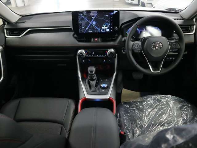 業者によるルームクリーニング実施☆室内の細かい所からエンジンルームまでキレイになった状態でお渡し致します♪