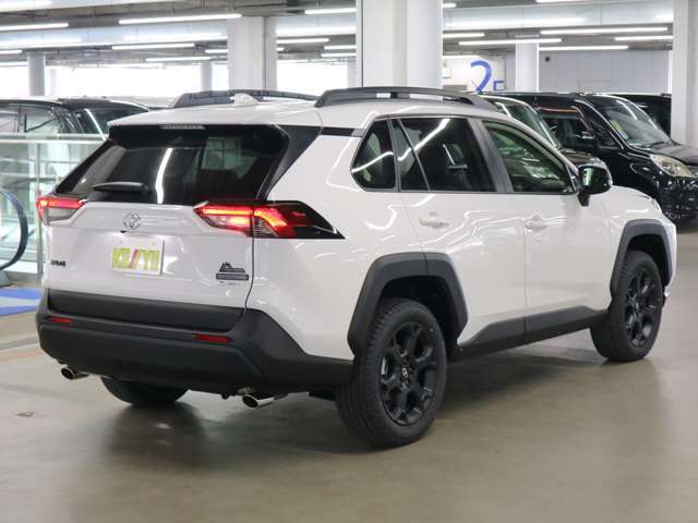 自社陸運局指定工場完備！国家資格車検検査員資格を持った整備士による整備。走行に関係のない所も不具合箇所があれば修理してお渡しいたします。