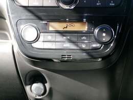 エアコン操作スイッチです。シンプルで使いやすいです。