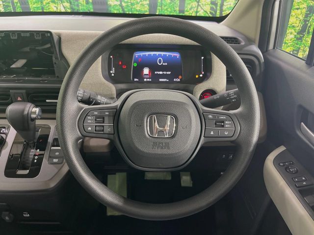 【ステアリングスイッチ】運転中、前方から目線をそらすことなく、オーディオ等の操作が可能な便利機能！安心＆快適なドライブを演出してくれます♪