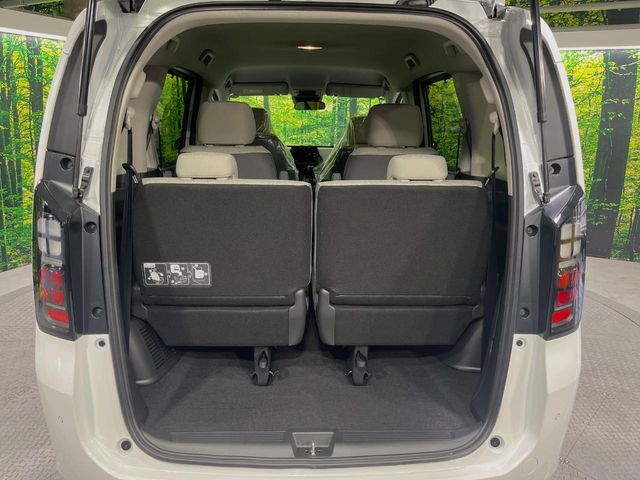 普段のお買い物や通勤、送迎等に十分な荷室スペースを確保しております。セカンドシートを倒すと、大きな荷物の積載も可能です♪