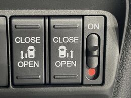 【両側パワースライドドア】スマートキーや運転席のスイッチで後席両側スライドドアの開閉が可能♪電動だから力を入れてドアを開ける必要が無く、小さなお子様でも簡単に開け閉めでき快適です♪