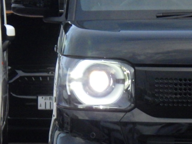 ★LEDヘッドライト搭載★ 白っぽく光る明るく省電力なLEDライト！先進的な白い輝きでフロントフェースを引き締めます☆